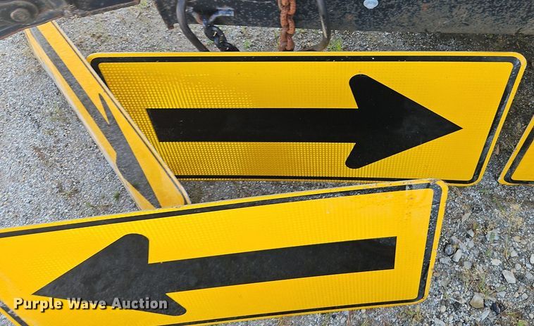 image for item EI8286 Road safety equipment