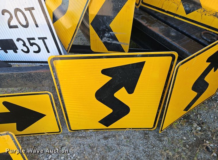 image for item EI8286 Road safety equipment