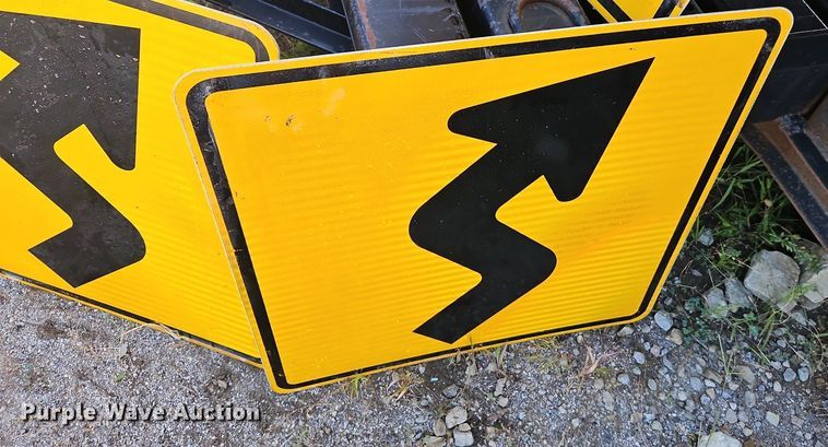 image for item EI8286 Road safety equipment