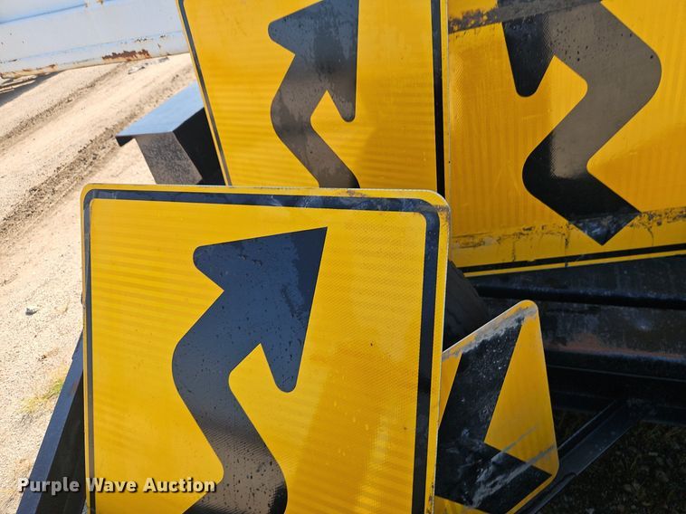 image for item EI8286 Road safety equipment