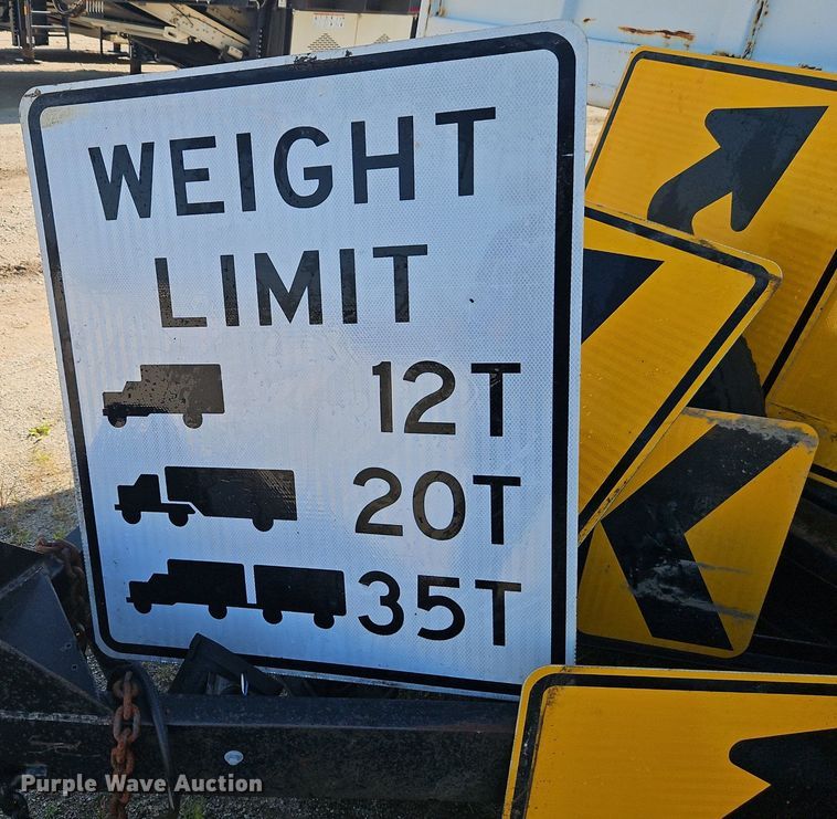 image for item EI8286 Road safety equipment