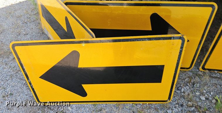 image for item EI8286 Road safety equipment