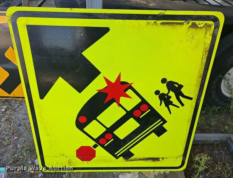 image for item EI8286 Road safety equipment