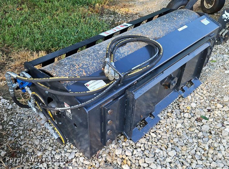 image for item EI8290 JCT skid steer roller