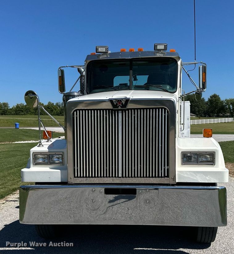 image for item EJ7238 1996 Western Star  4900 utility / service truck