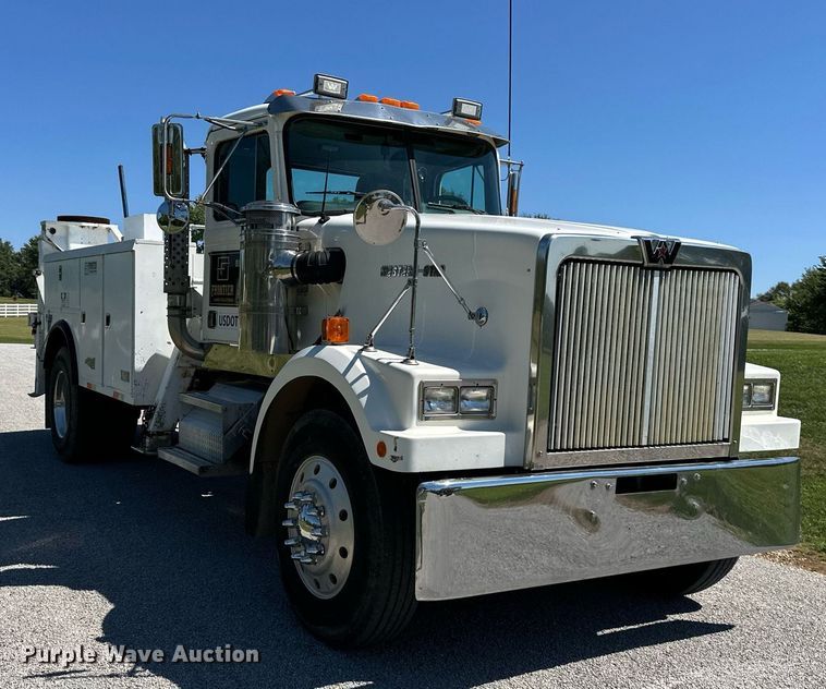 image for item EJ7238 1996 Western Star  4900 utility / service truck