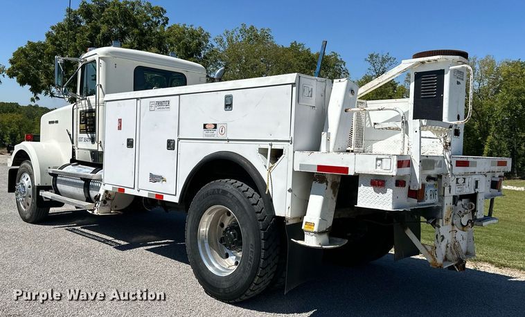 image for item EJ7238 1996 Western Star  4900 utility / service truck