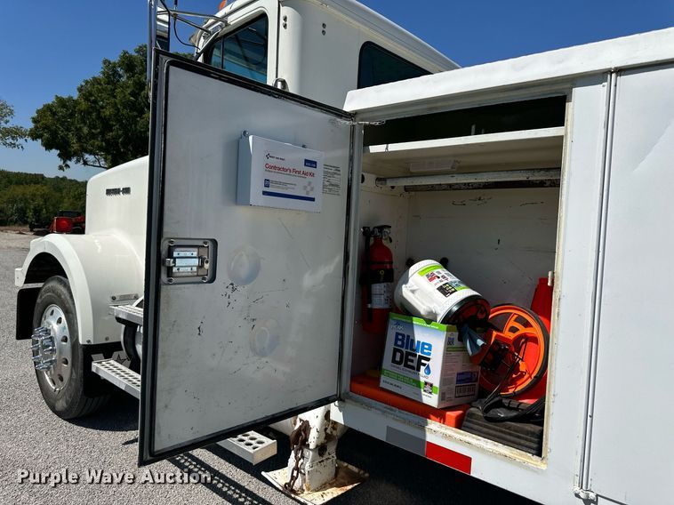 image for item EJ7238 1996 Western Star  4900 utility / service truck