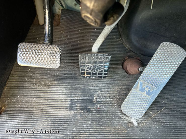 image for item EJ7238 1996 Western Star  4900 utility / service truck