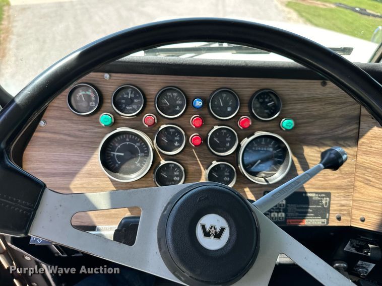 image for item EJ7238 1996 Western Star  4900 utility / service truck