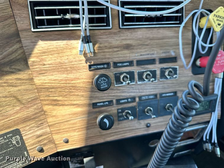 image for item EJ7238 1996 Western Star  4900 utility / service truck