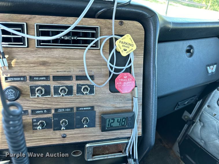 image for item EJ7238 1996 Western Star  4900 utility / service truck