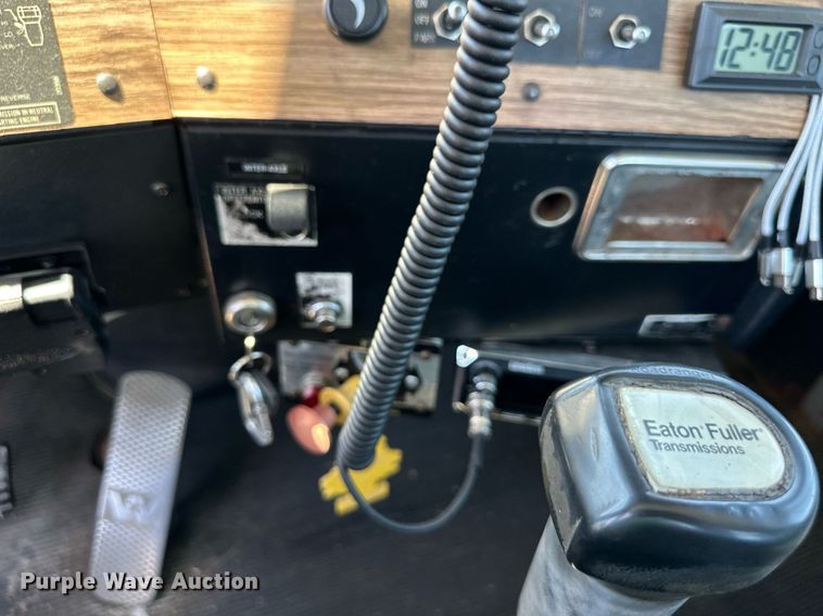 image for item EJ7238 1996 Western Star  4900 utility / service truck