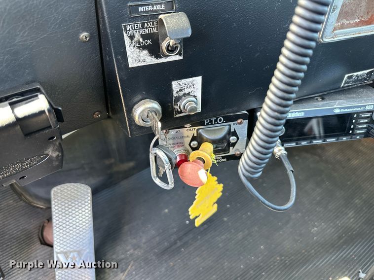 image for item EJ7238 1996 Western Star  4900 utility / service truck