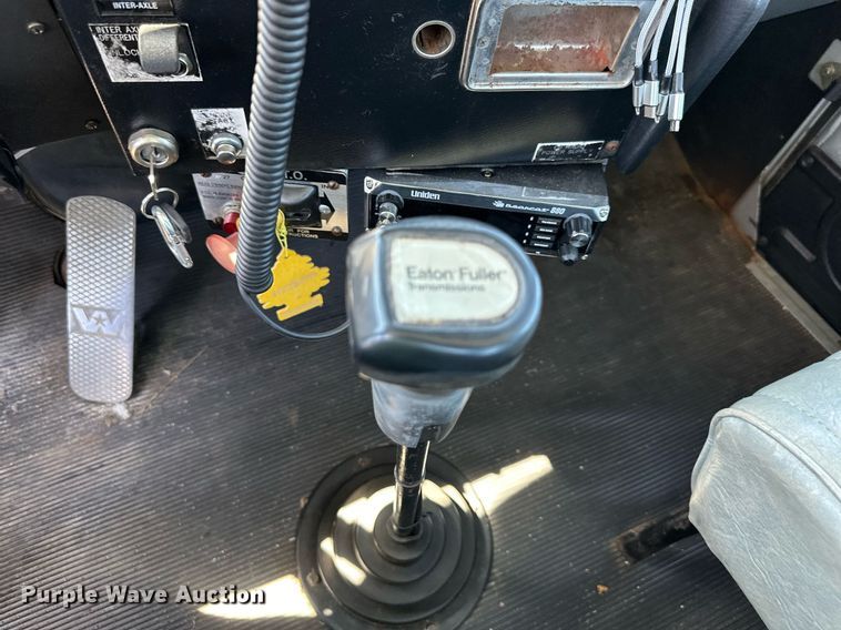 image for item EJ7238 1996 Western Star  4900 utility / service truck