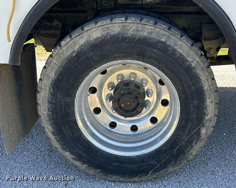 image for item EJ7238 1996 Western Star  4900 utility / service truck