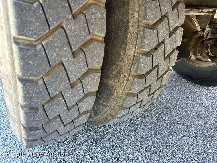 image for item EJ7238 1996 Western Star  4900 utility / service truck