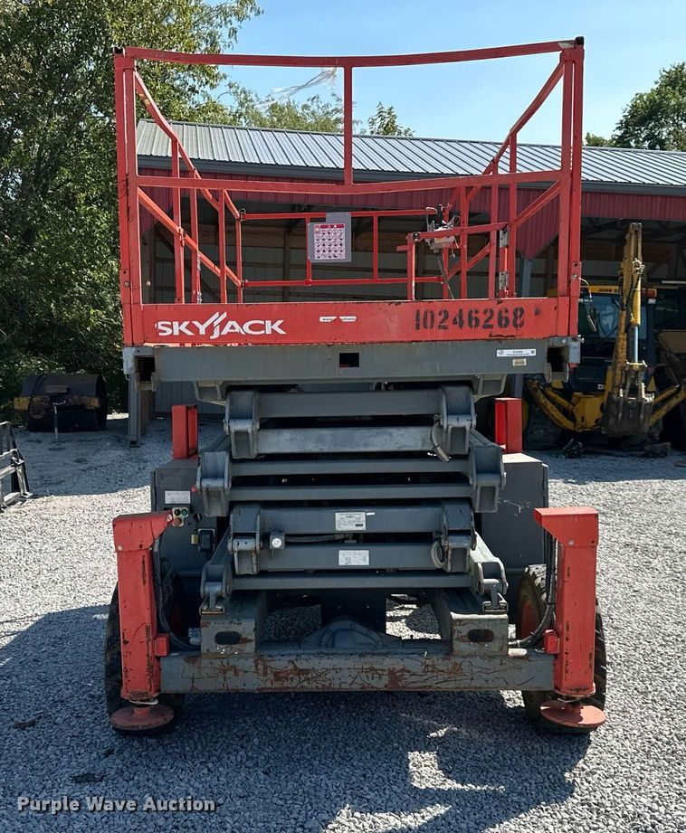 image for item EJ7283 Skyjack SJ8841 scissor lift