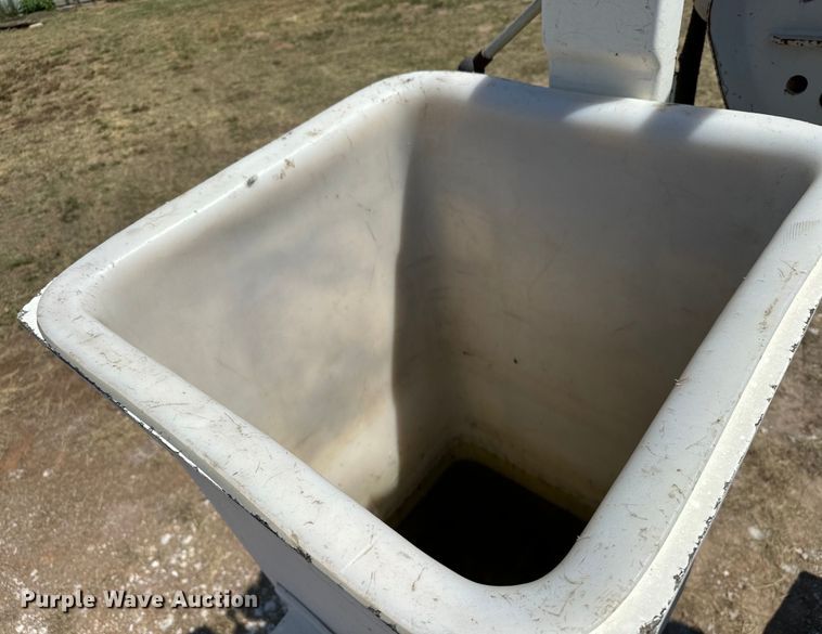 image for item EJ8914 IHI IC50 track carrier with digger derrick 