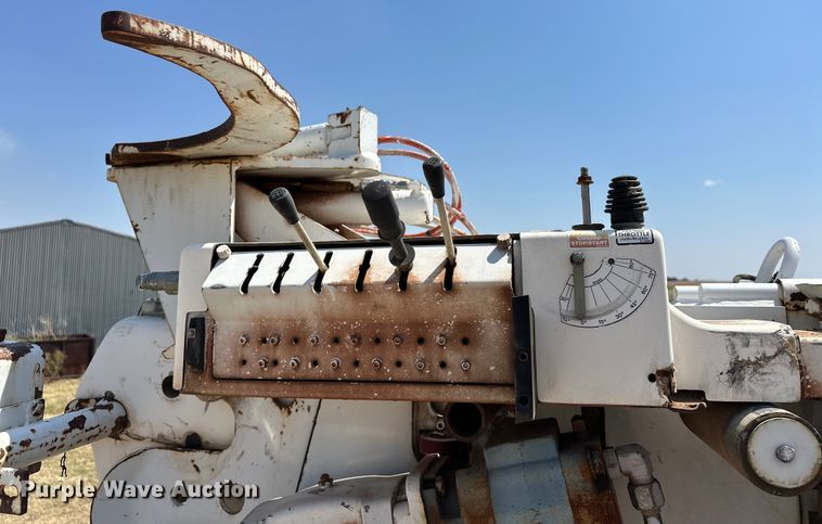 image for item EJ8914 IHI IC50 track carrier with digger derrick 