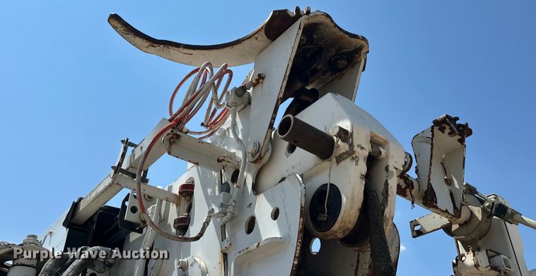 image for item EJ8914 IHI IC50 track carrier with digger derrick 