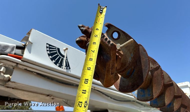 image for item EJ8914 IHI IC50 track carrier with digger derrick 