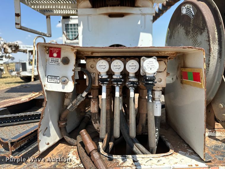 image for item EJ8914 IHI IC50 track carrier with digger derrick 