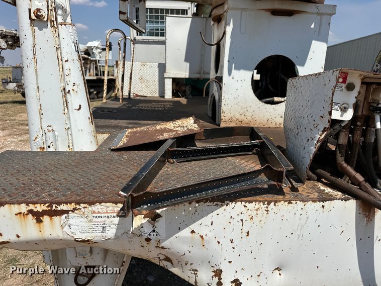 image for item EJ8914 IHI IC50 track carrier with digger derrick 