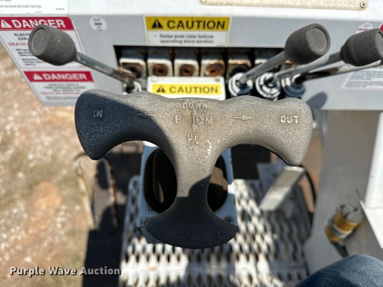 image for item EJ8914 IHI IC50 track carrier with digger derrick 