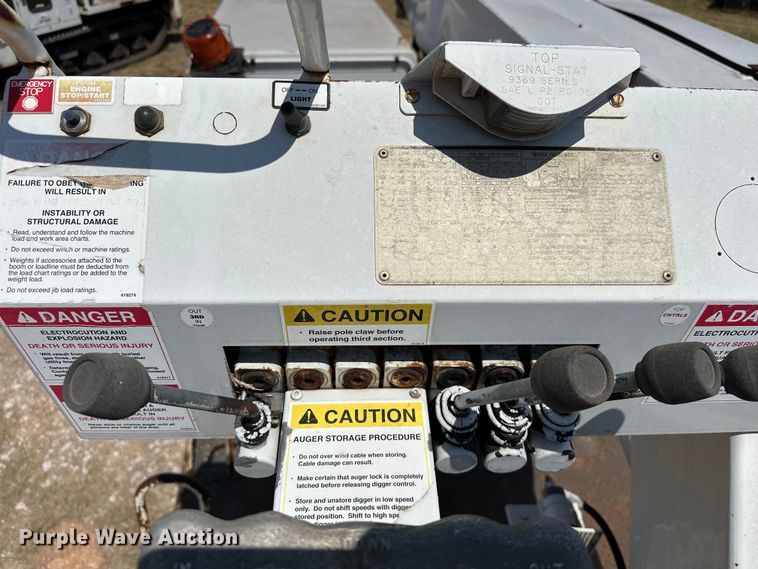 image for item EJ8914 IHI IC50 track carrier with digger derrick 