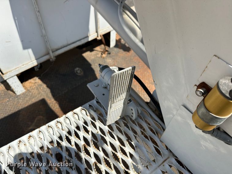 image for item EJ8914 IHI IC50 track carrier with digger derrick 