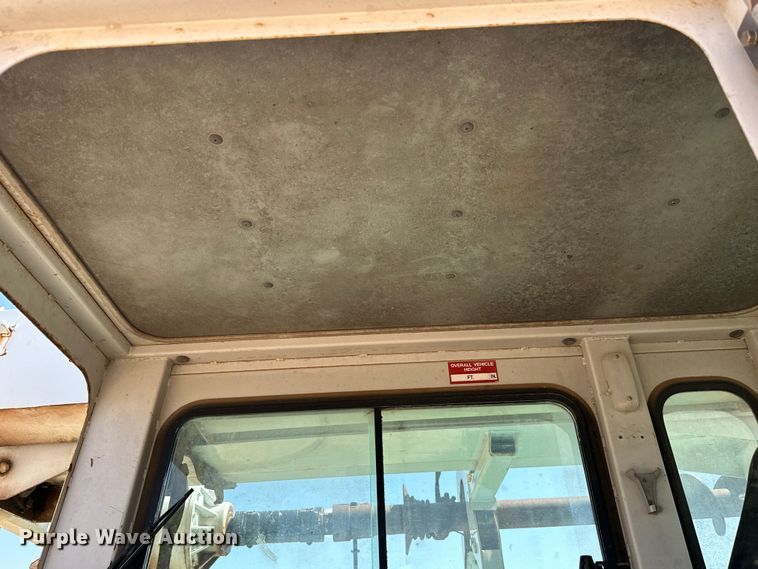 image for item EJ8914 IHI IC50 track carrier with digger derrick 