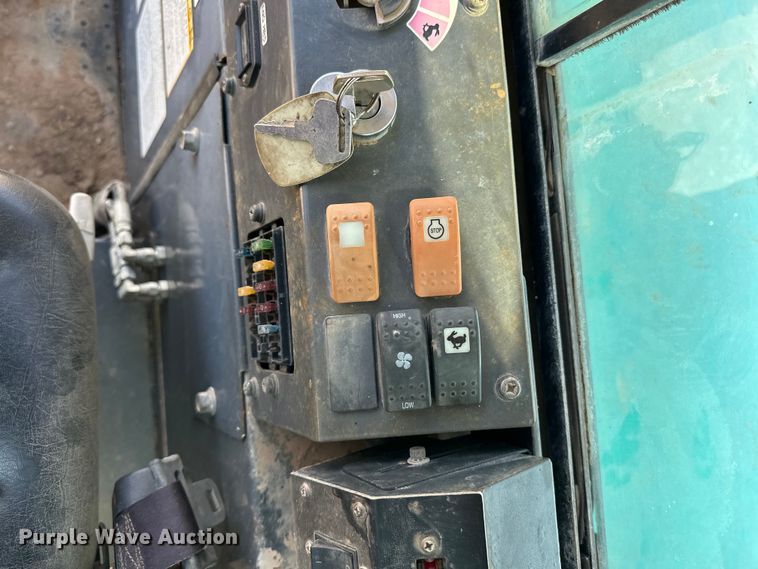 image for item EJ8914 IHI IC50 track carrier with digger derrick 