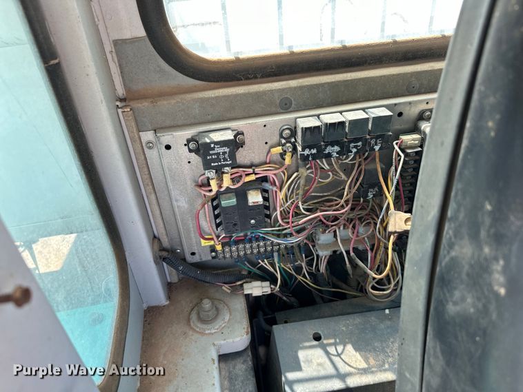 image for item EJ8914 IHI IC50 track carrier with digger derrick 