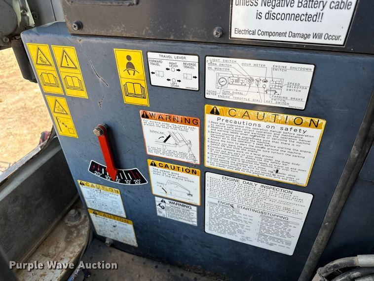 image for item EJ8914 IHI IC50 track carrier with digger derrick 