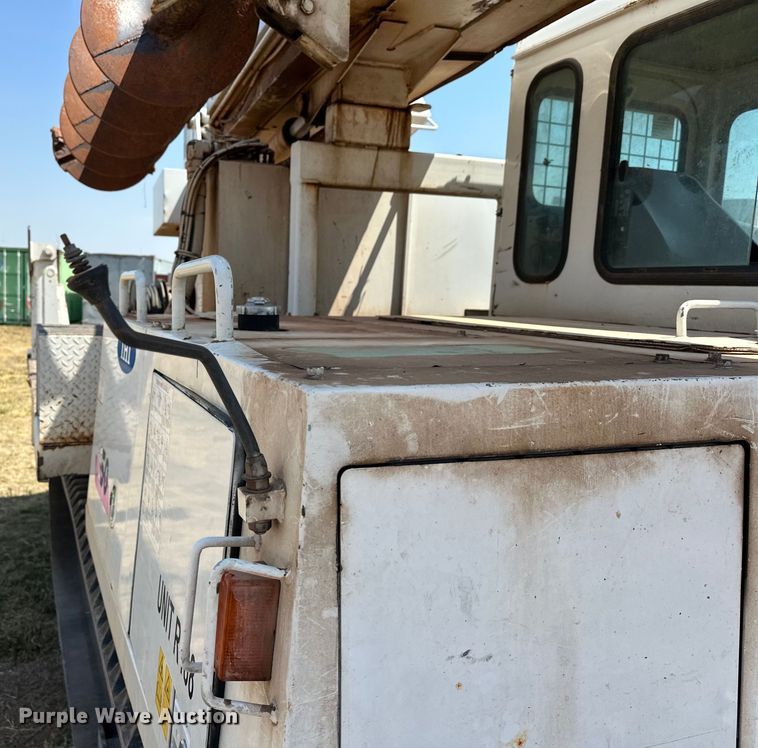 image for item EJ8915 IHI  IC50  track carrier with digger derrick 