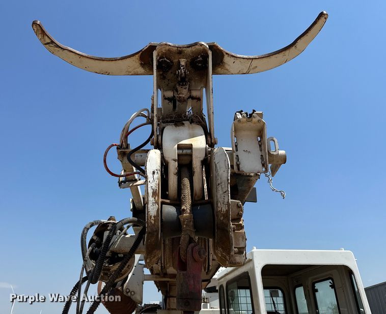 image for item EJ8915 IHI  IC50  track carrier with digger derrick 