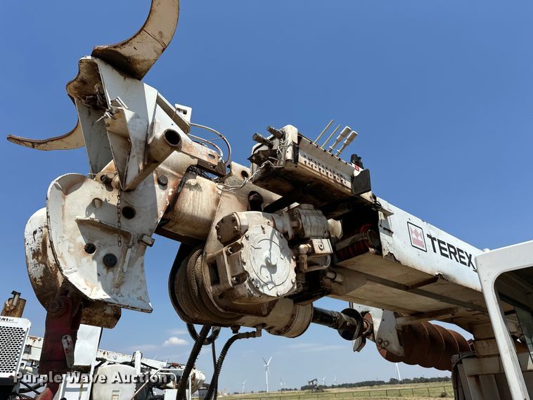 image for item EJ8915 IHI  IC50  track carrier with digger derrick 