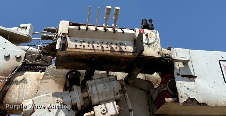 image for item EJ8915 IHI  IC50  track carrier with digger derrick 