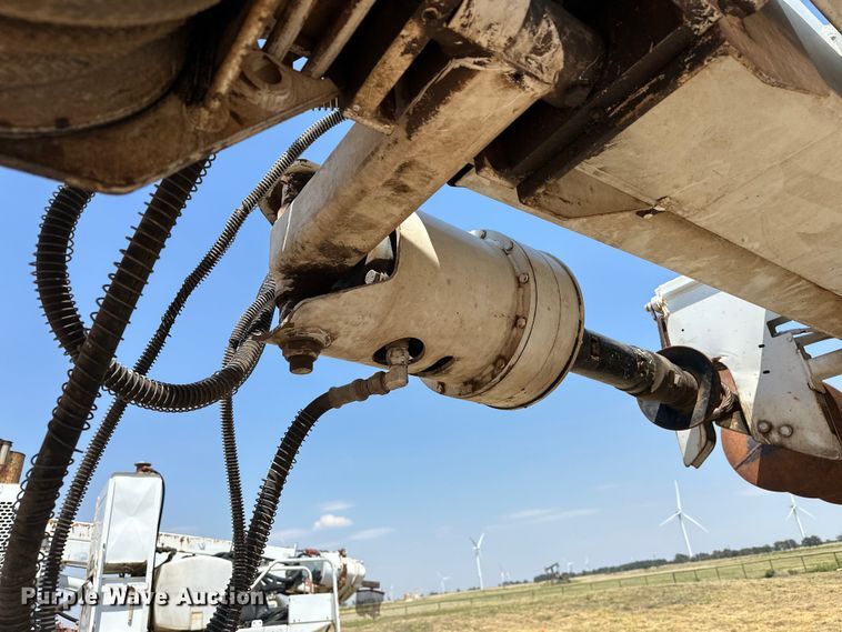 image for item EJ8915 IHI  IC50  track carrier with digger derrick 