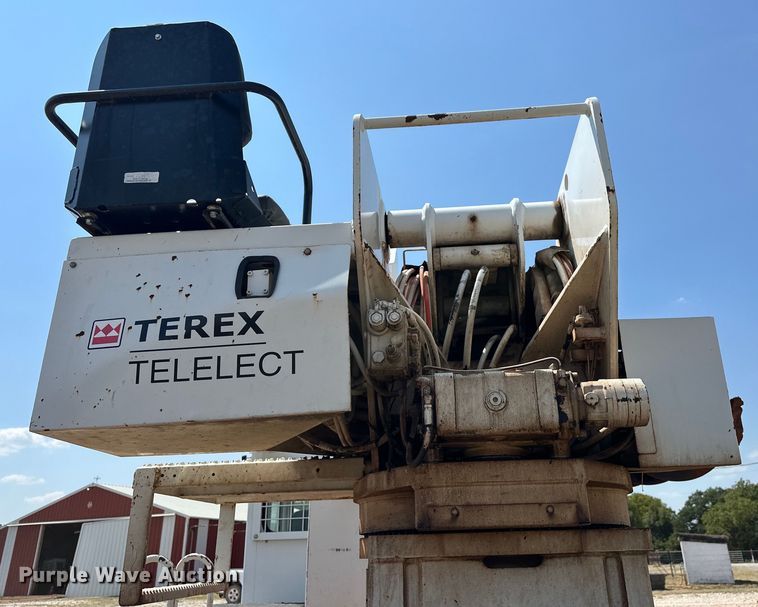 image for item EJ8915 IHI  IC50  track carrier with digger derrick 