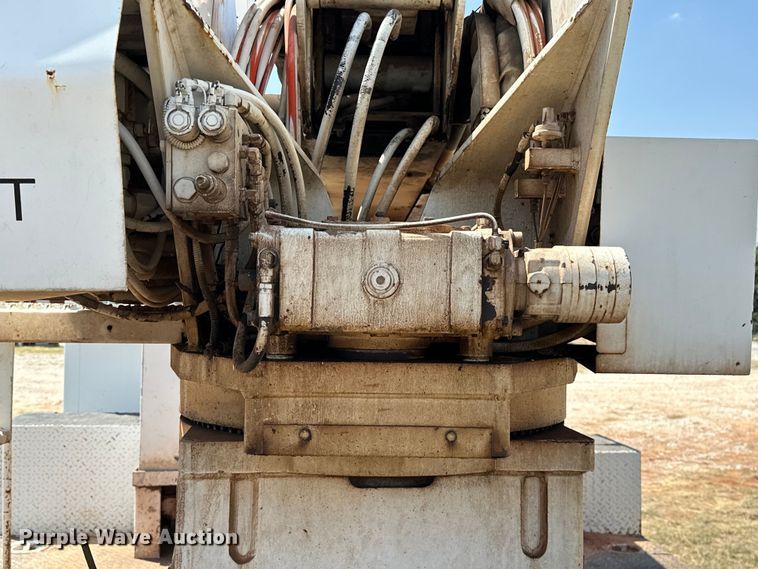 image for item EJ8915 IHI  IC50  track carrier with digger derrick 