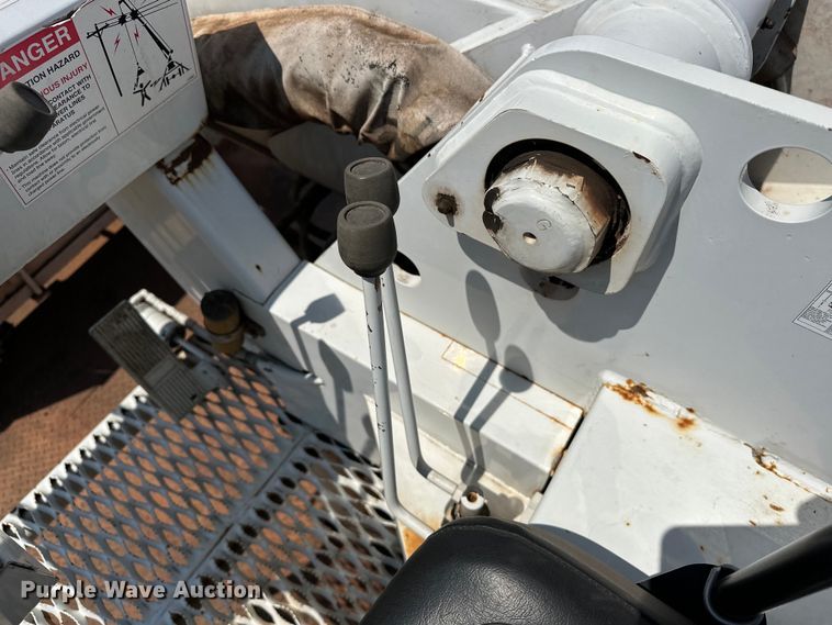 image for item EJ8915 IHI  IC50  track carrier with digger derrick 