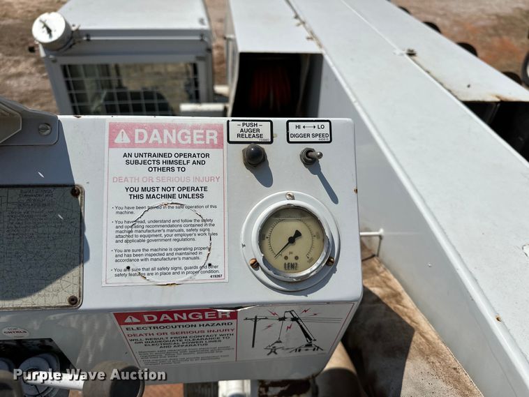 image for item EJ8915 IHI  IC50  track carrier with digger derrick 