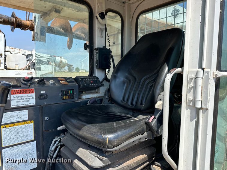 image for item EJ8915 IHI  IC50  track carrier with digger derrick 