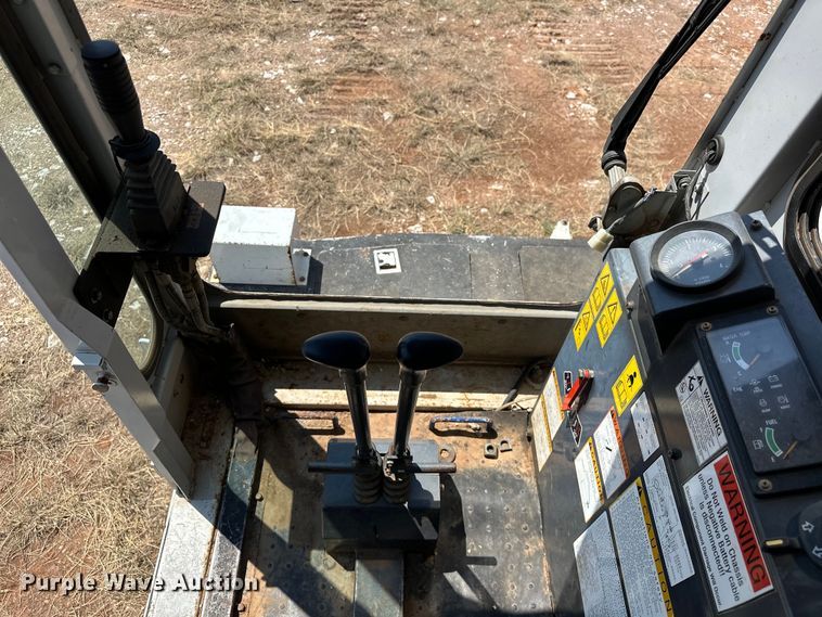 image for item EJ8915 IHI  IC50  track carrier with digger derrick 