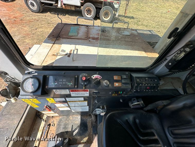 image for item EJ8915 IHI  IC50  track carrier with digger derrick 