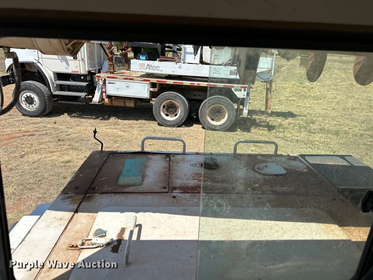 image for item EJ8915 IHI  IC50  track carrier with digger derrick 