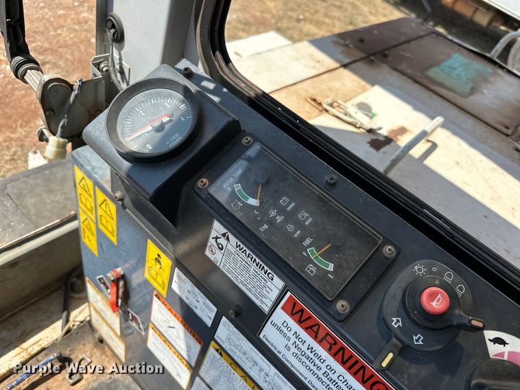 image for item EJ8915 IHI  IC50  track carrier with digger derrick 