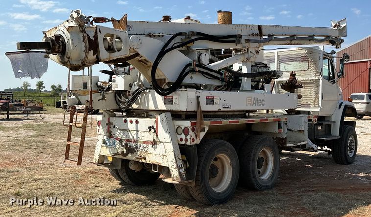 image for item EJ8916 2000 Freightliner  FL80 pressure digger truck